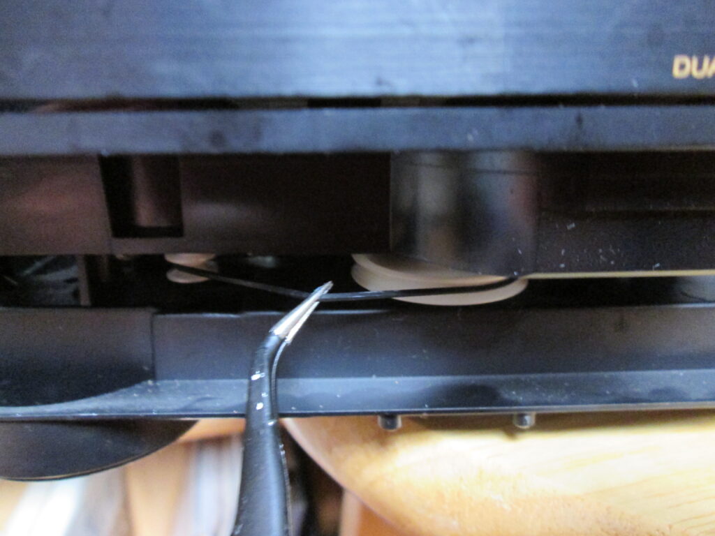 Examining the drawer belt