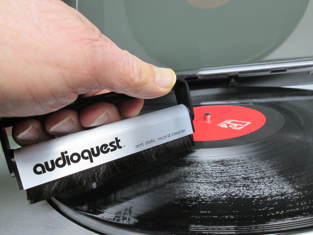 Anti-static brush for records